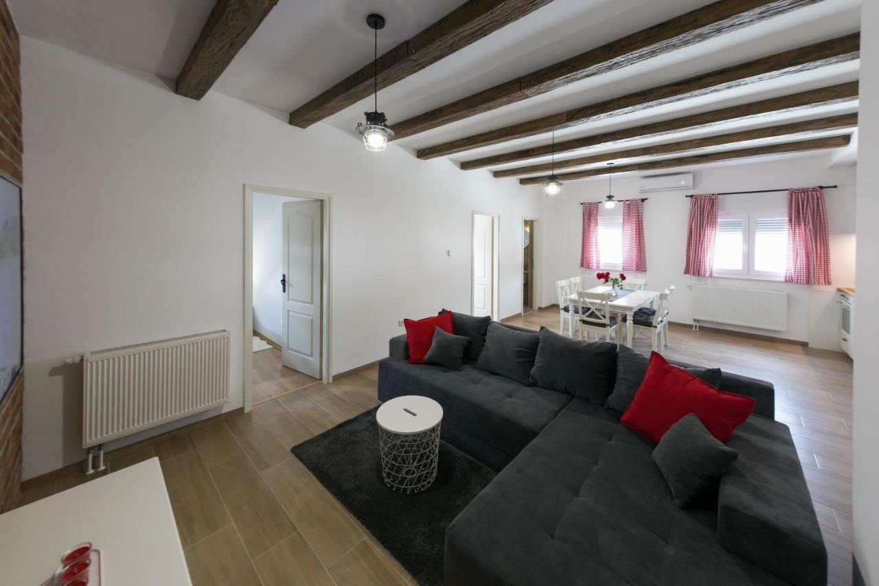 شقة House Smolcic Otočac المظهر الخارجي الصورة