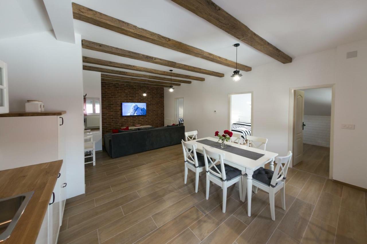 شقة House Smolcic Otočac المظهر الخارجي الصورة