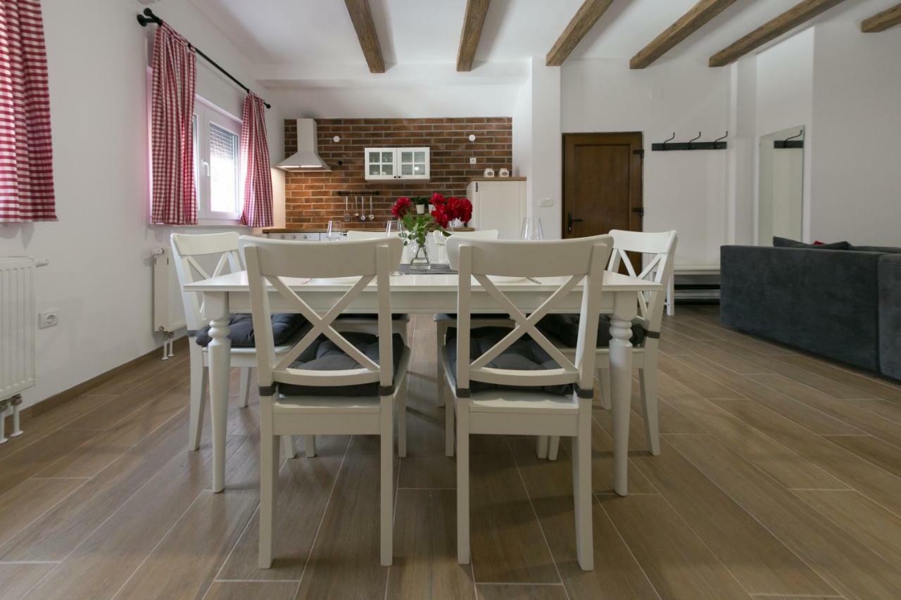 شقة House Smolcic Otočac المظهر الخارجي الصورة