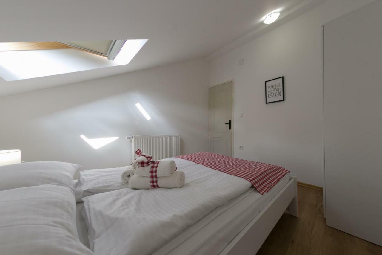 شقة House Smolcic Otočac المظهر الخارجي الصورة