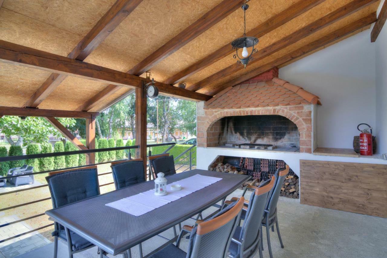 شقة House Smolcic Otočac المظهر الخارجي الصورة