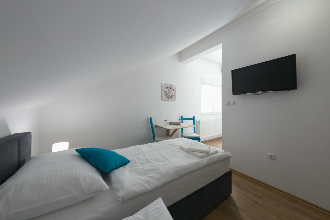 شقة House Smolcic Otočac المظهر الخارجي الصورة
